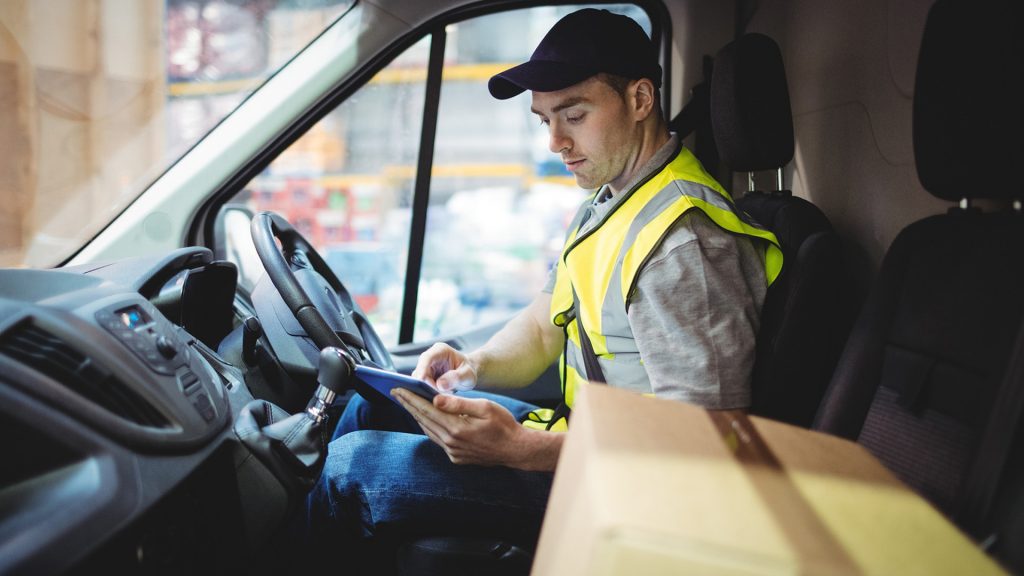 5 Things To Consider When Choosing A Parcel Courier - Deadline Distribution